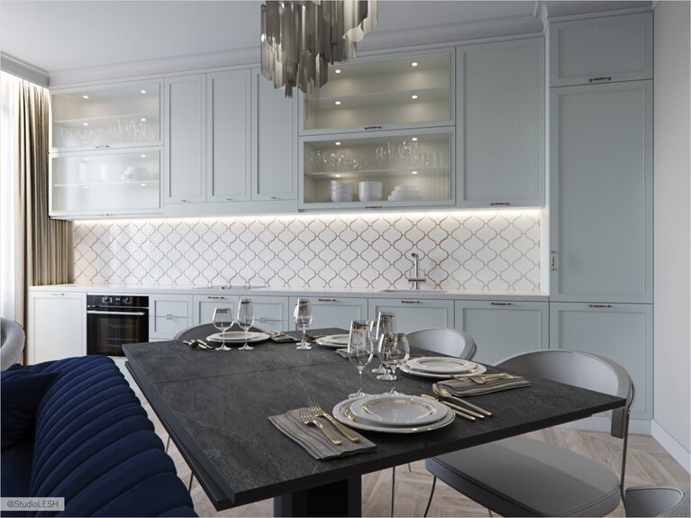 Светлая кухня с элементами классики