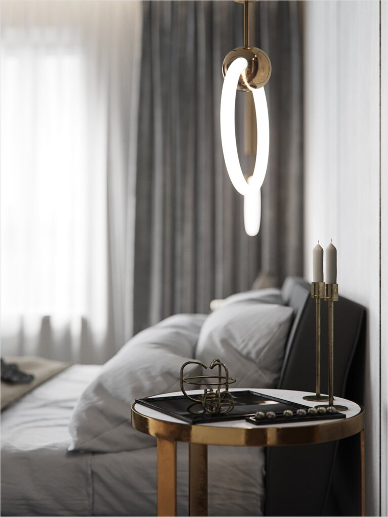 Двухспальная удобная кровать в спальне 