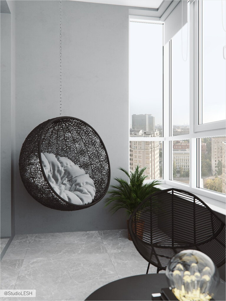 Балкон с подвесным креслом и зоной отдыха