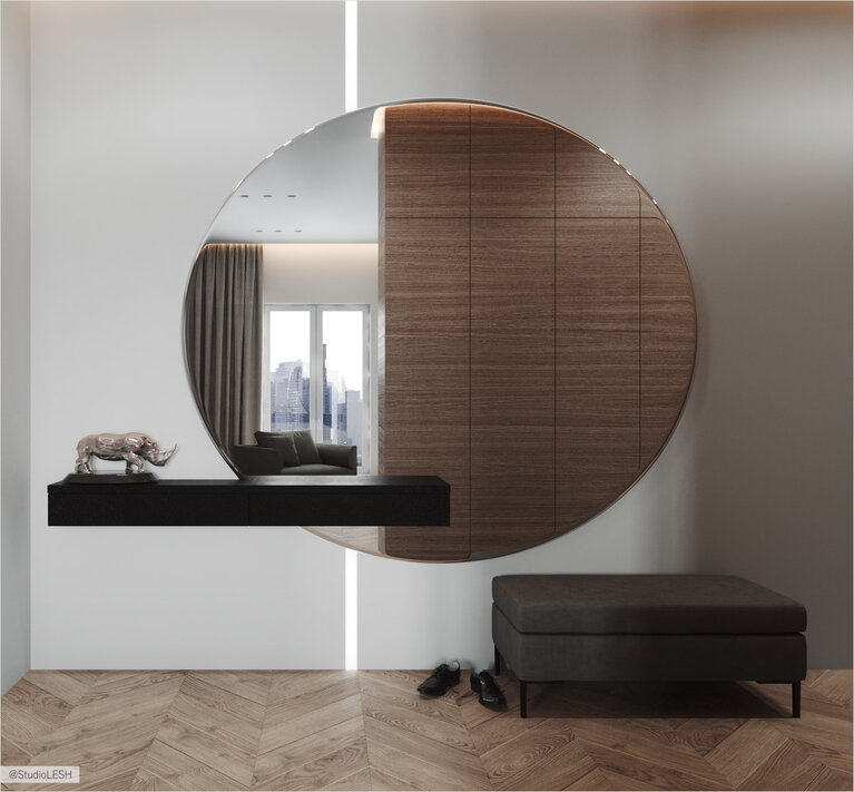 Двухметровое зеркало в прихожей и легкой подвесной консолью