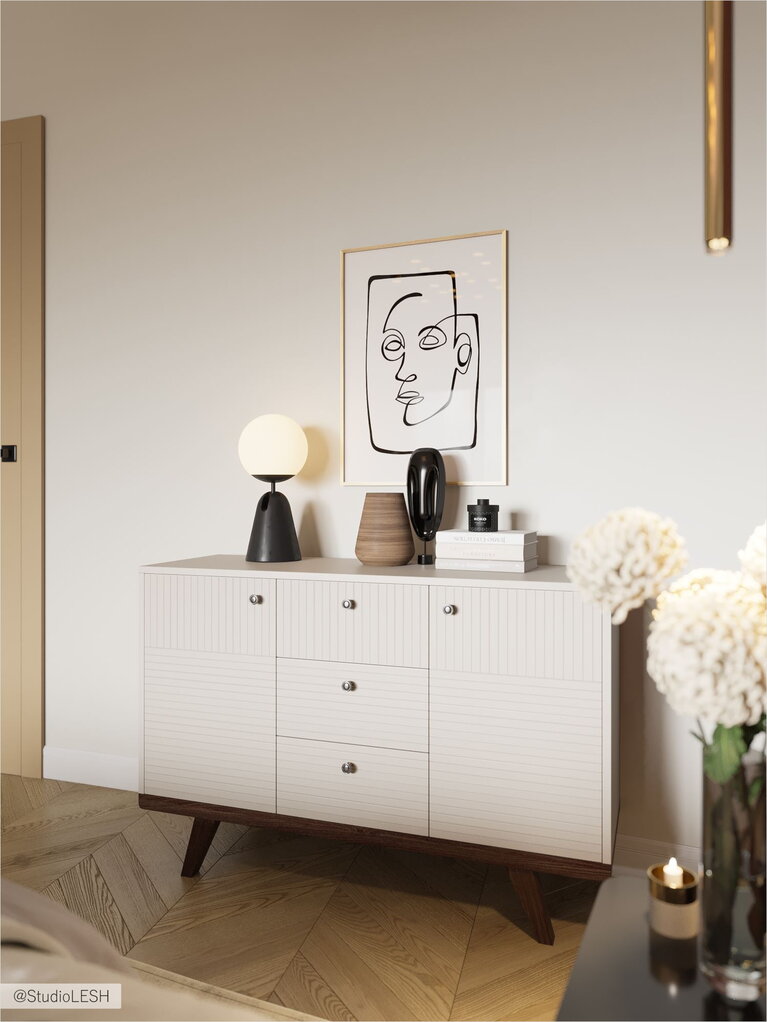 Комод с декором в спальне 