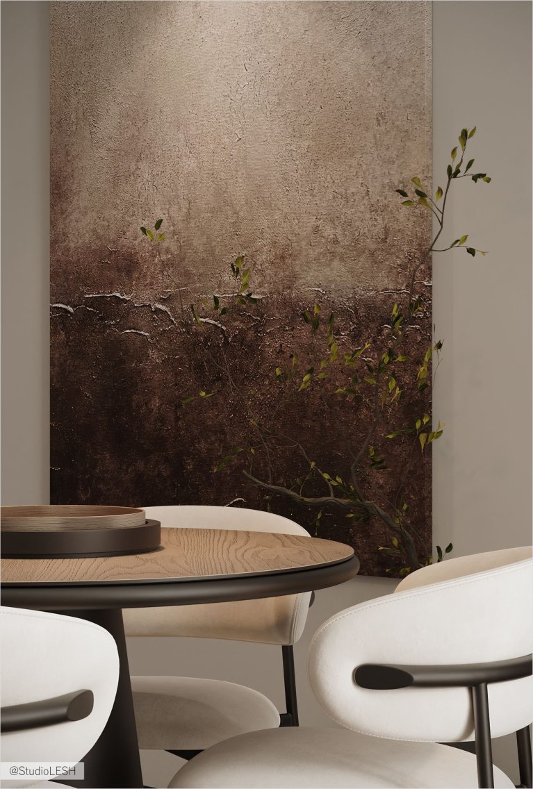 Фотография интерьера комнаты с круглым обеденным столом и стульями. На заднем плане висит большая картина с абстрактным рисунком