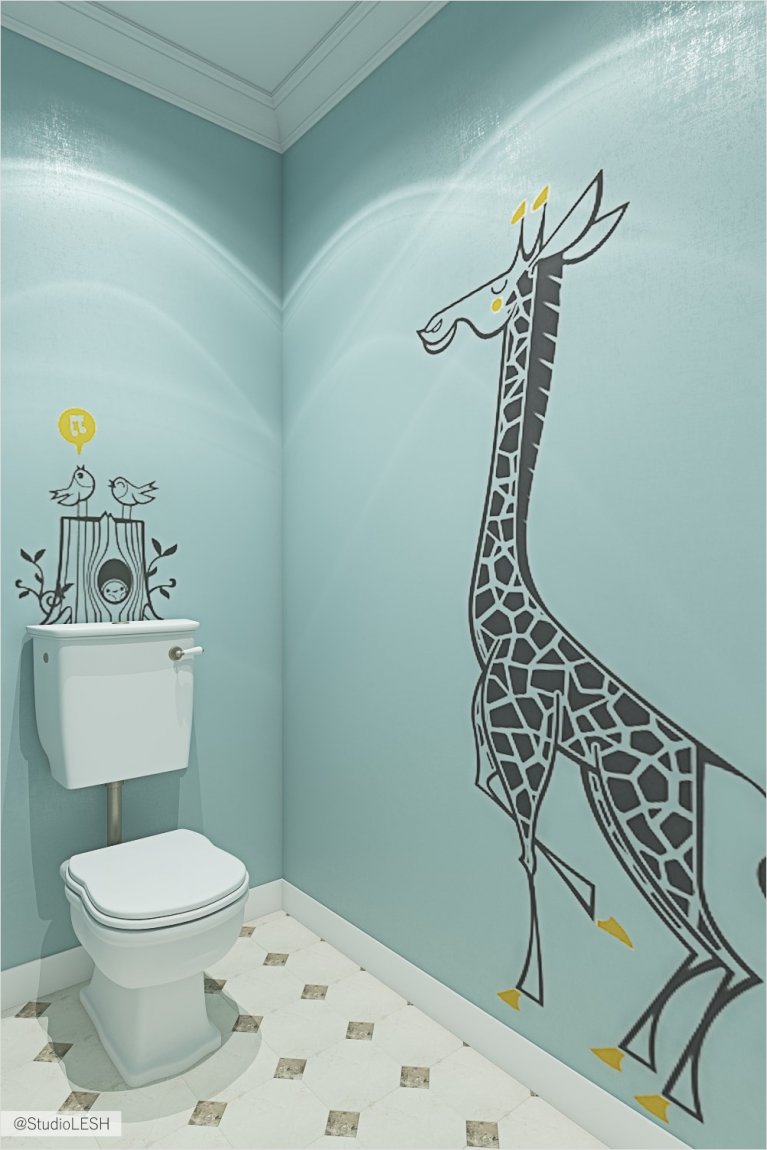 Жираф на стене в туалете