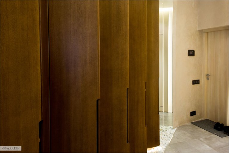 Угловой шкаф в прихожей фото 