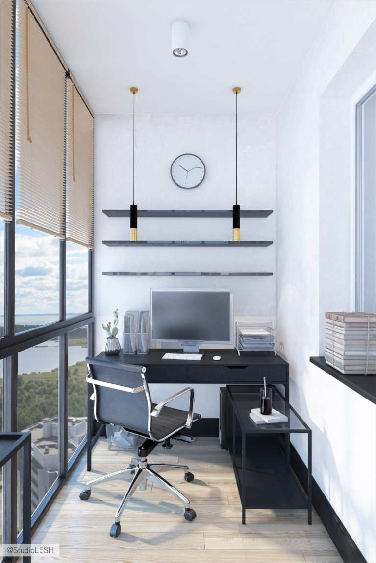 Рабочая зона на балконе