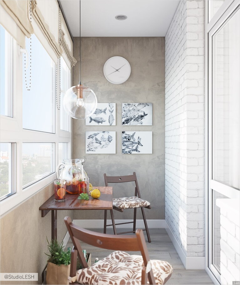 Балкон деревянный стол