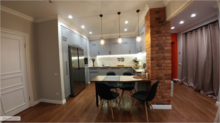 Классическая кухня и кирпич