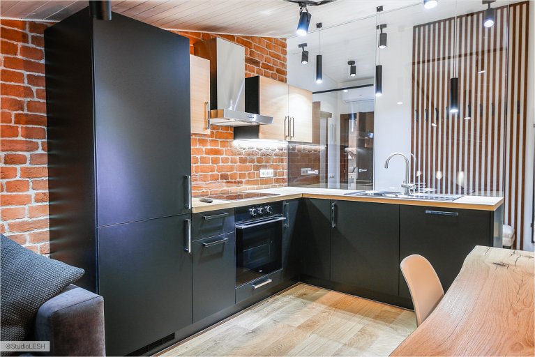 Темно синяя кухня