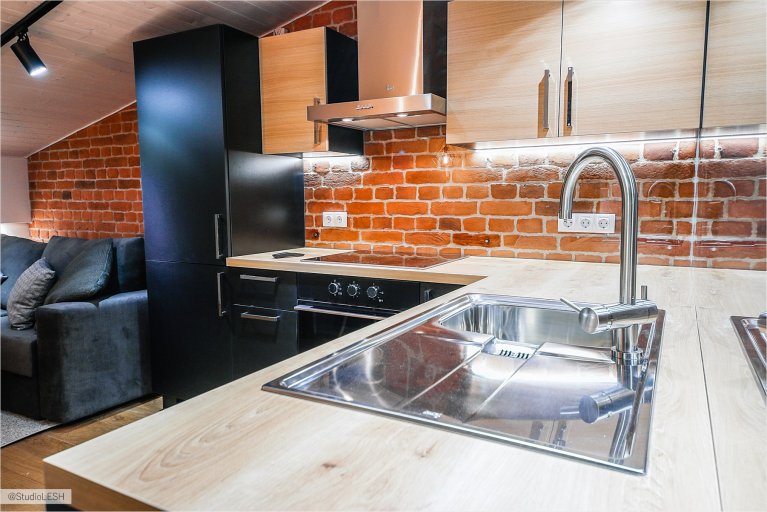 Кирпичный фартук кухни