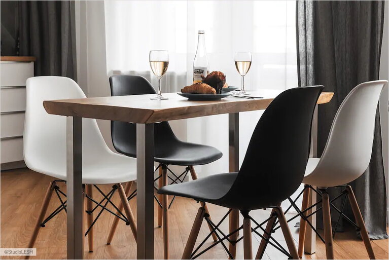 Столовая группа и стол из массива 